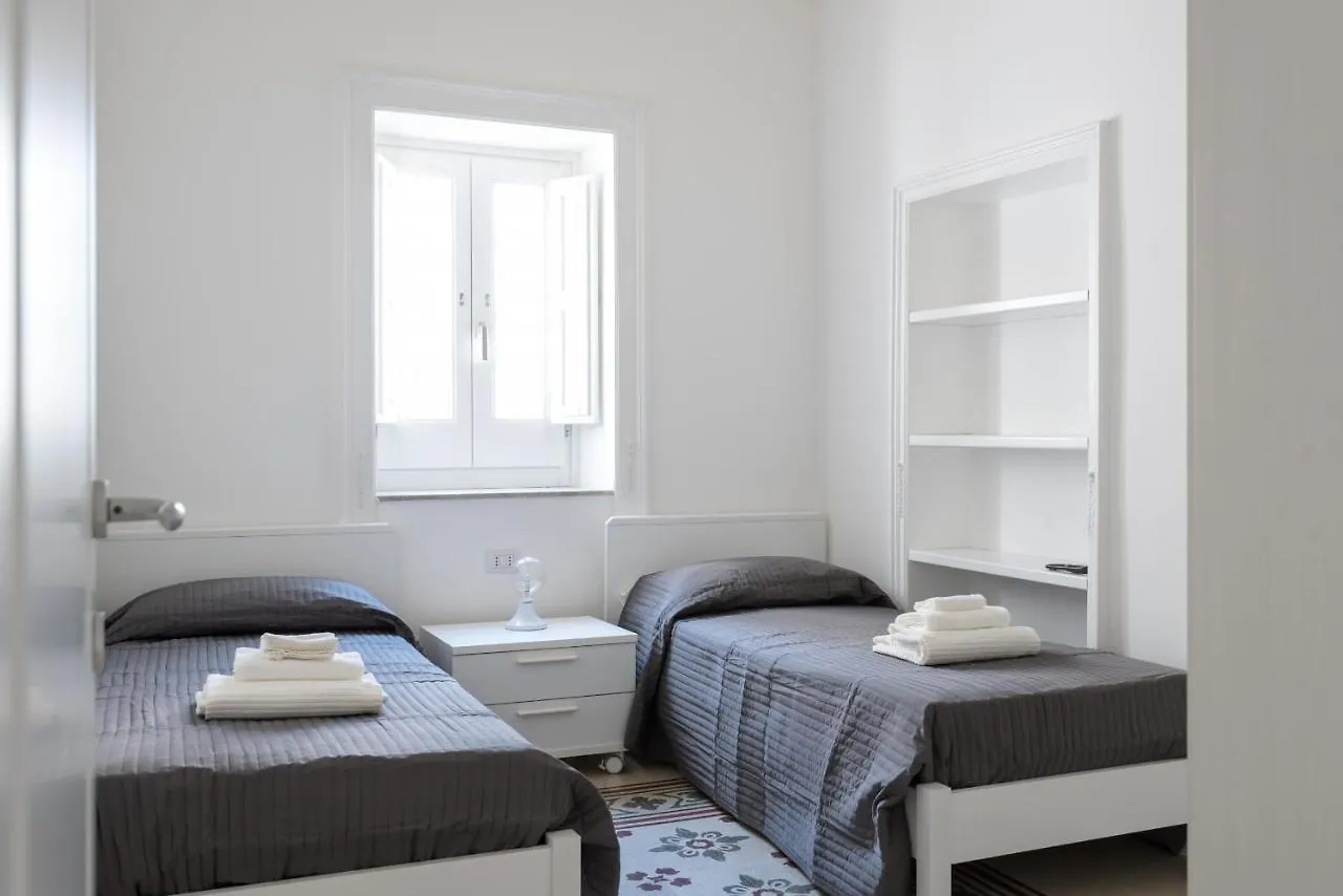 Eleganza E Comfort A Due Passi Dal Teatro Syrakuzy